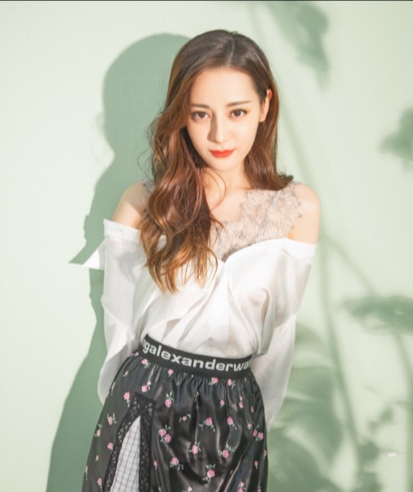 什么发型好看又洋气丸子头,今年流行的发型丸子头