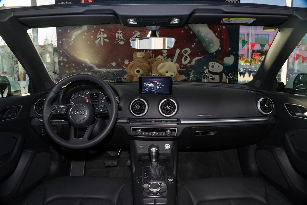 标配2.0T+7速双离合,进口奥迪紧凑敞篷没触控,靠颜值卖车?