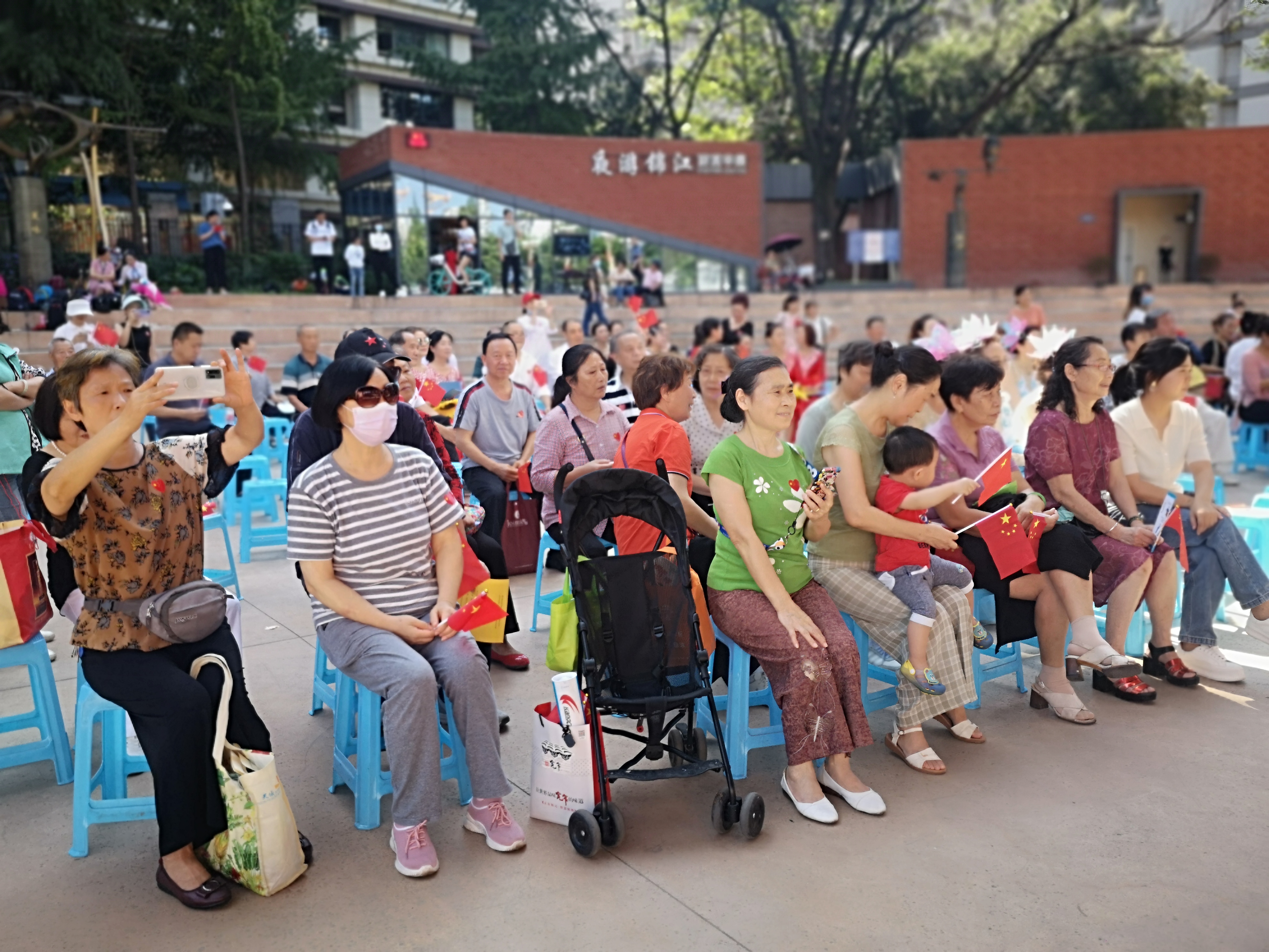 新生路社区：载歌载舞共贺祖国生日