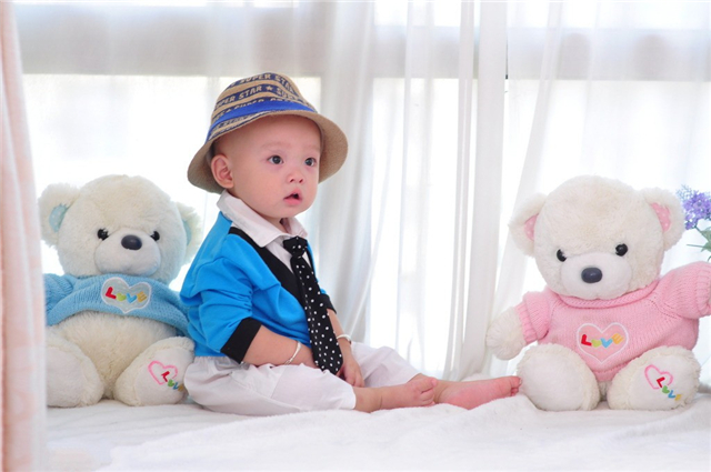 六个月宝宝还不会独坐怎么回事,六个月宝宝不会站立是怎么回事