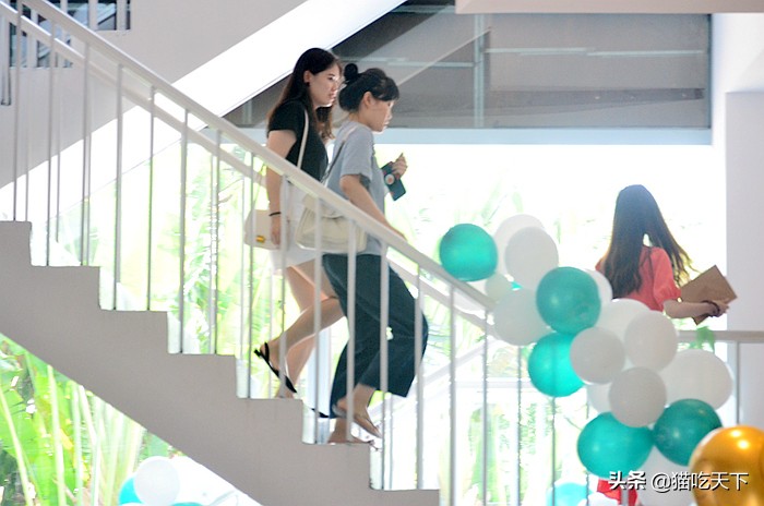 手推咖啡车起家，这家咖啡厅有何秘诀，七年开店遍布鹭岛？