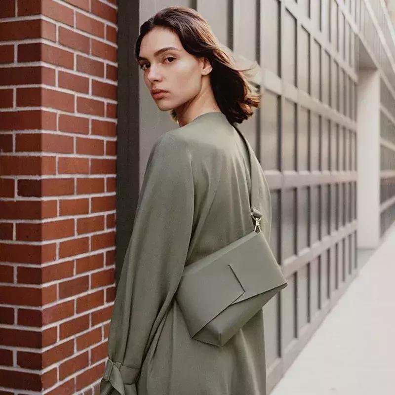 小ck包包推荐小众高级感,跟小ck一个档次的包包品牌