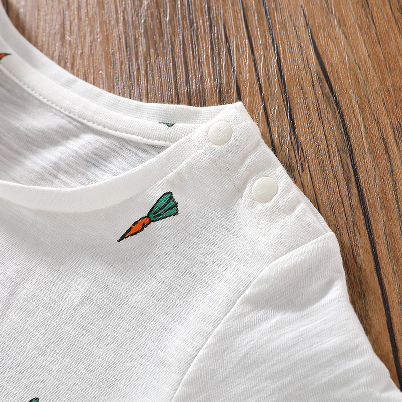 记住三条穿搭技巧,宝宝背带裤怎么选