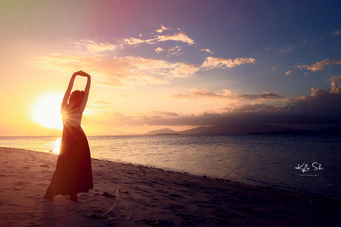 在海洋上与世隔绝的小岛,到大海里面就找一个小岛去生活