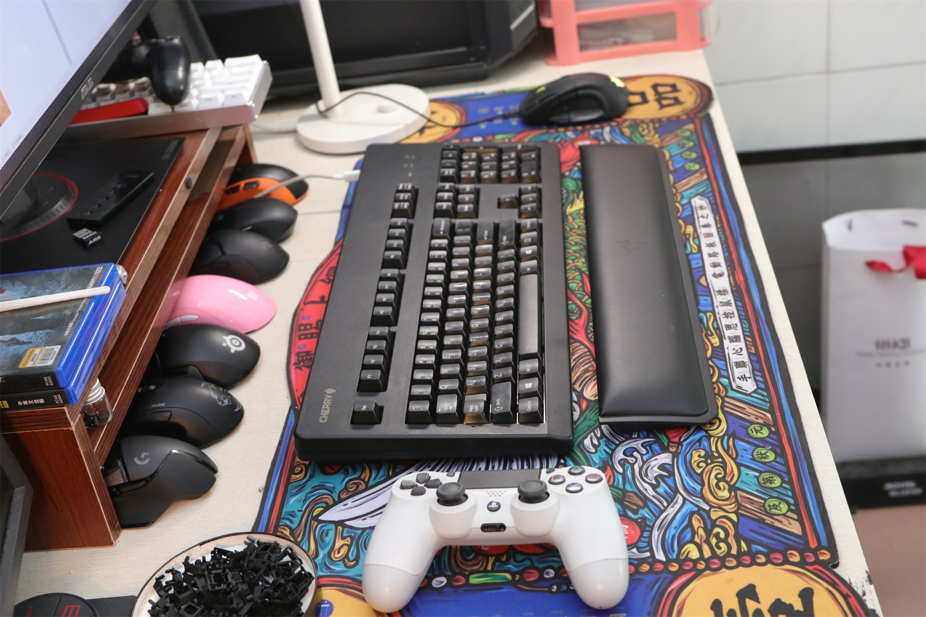 3494机械键盘,不到百元的青轴高颜值键盘