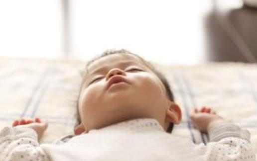 家有色娃怎么办？睡觉总摸妈妈隐私部位！网友：不能惯！