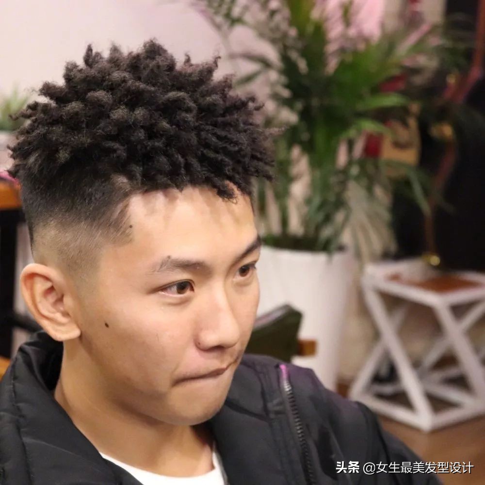 黑皮肤适合的发色卷发,黑皮肤适合烫什么发型好