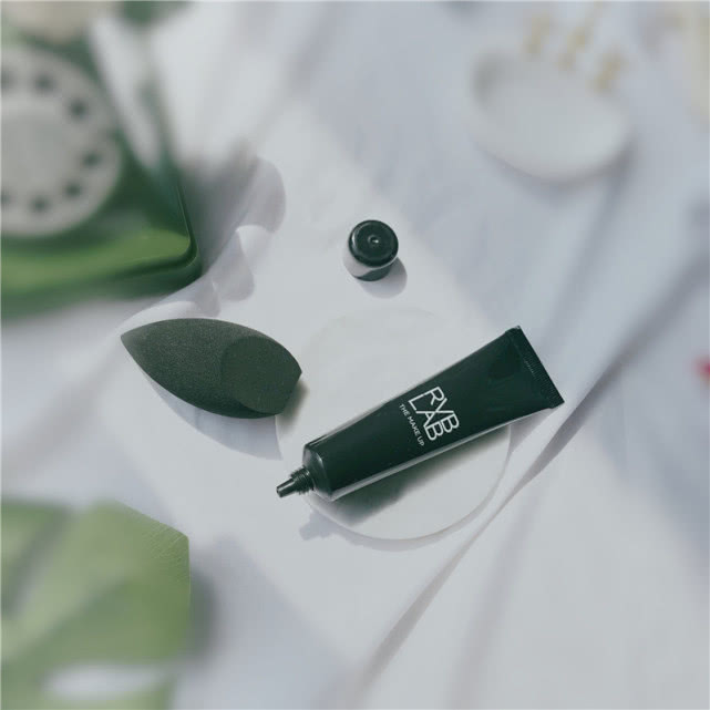 先用隔离还是防晒护肤顺序,隔离防晒是一瓶好还是分开好