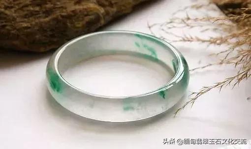 翡翠手镯的水头怎么看好坏,翡翠手镯的基本知识大全