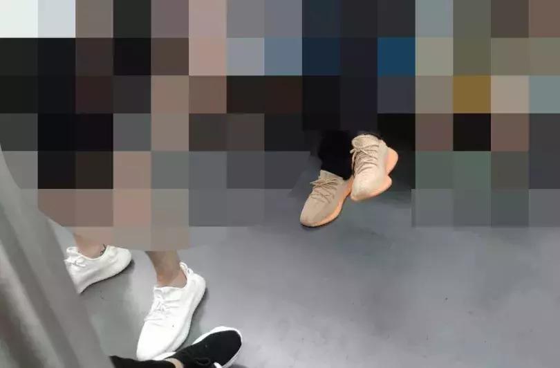 这双丑鞋一年狂赚40亿,这双“丑”鞋一年赚40亿