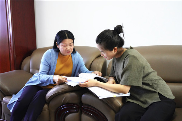 法院党建引领激发干警担当作为,政治引领立足岗位书写报国之志