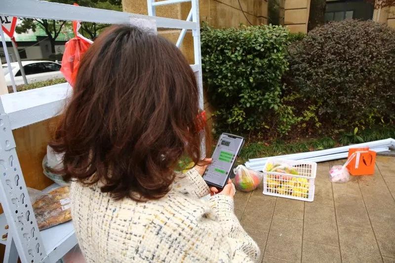 她是余杭一个微信群主光一个群就能卖30多万!近期更是卖疯!卖的啥?