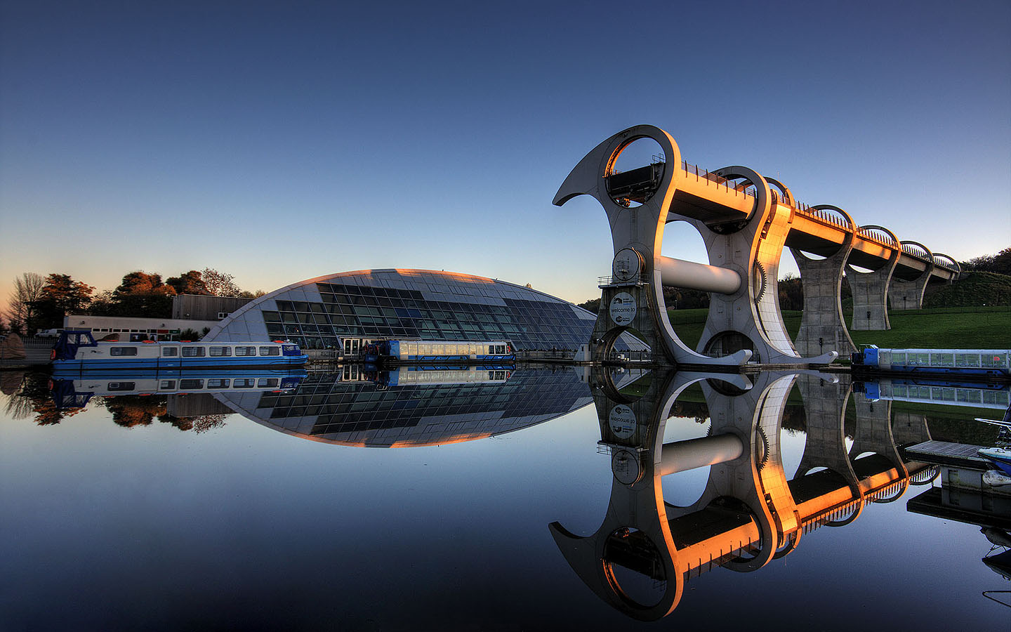 专为货船设计的大型充气翼帆,为轮船打造摩天轮