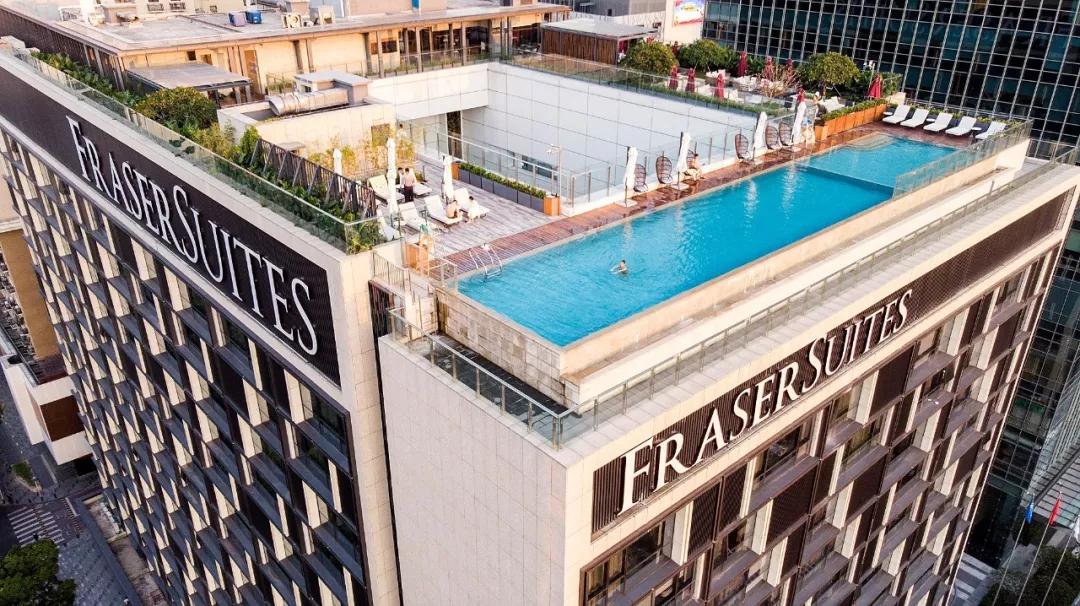 夏日泳池风景,夏日玩水胜地无边际泳池