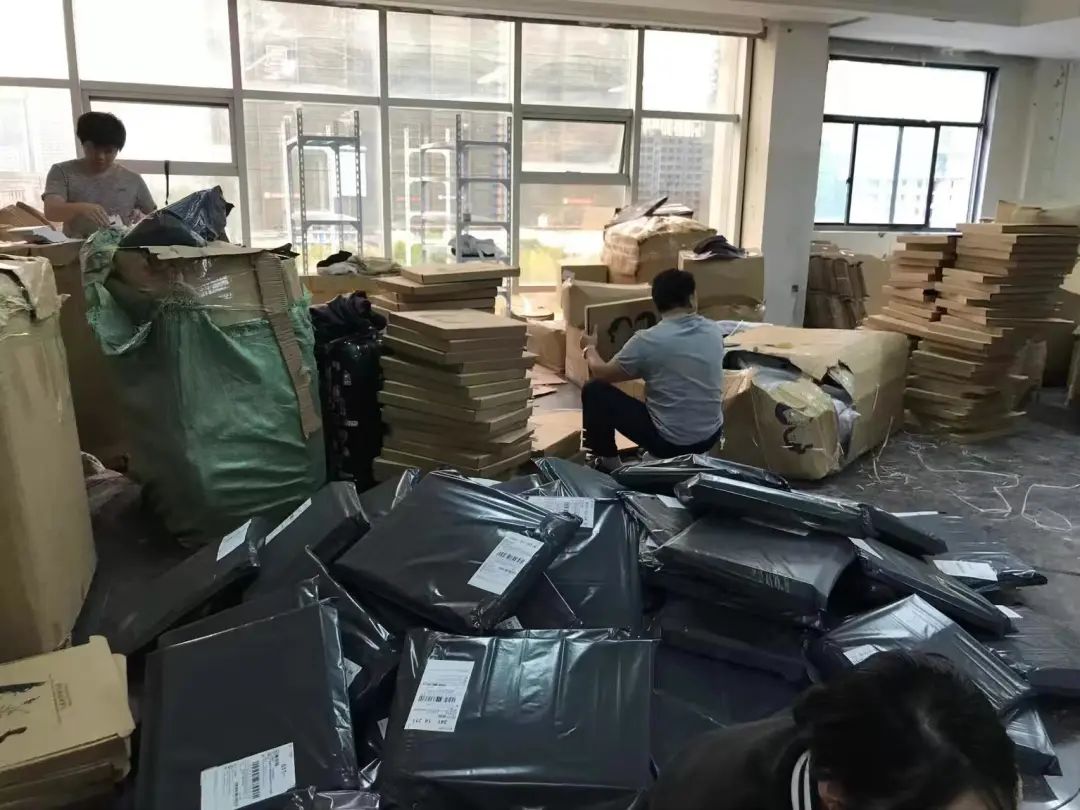 19岁少女赚400万,19岁大二女孩直播赚500万