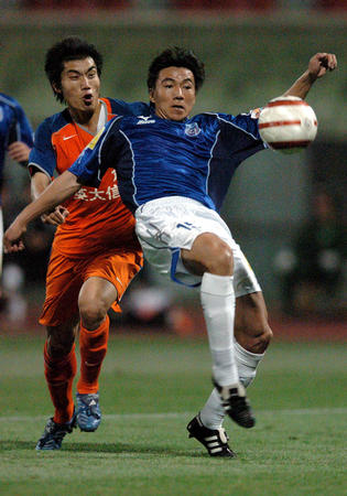 深圳新鹏城终迎中超历史首胜,中超武汉5-2逆转送青岛11连败