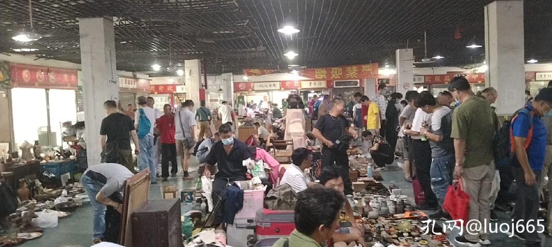 来逛逛上海灵石路的古玩早市,上海古玩市场一条街在哪里