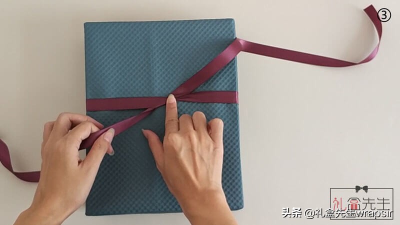 礼品双蝴蝶结打法慢动作,礼品如何打蝴蝶结慢教程