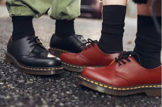 马丁靴如何进行选择搭配,马丁靴怎么穿好看效果好