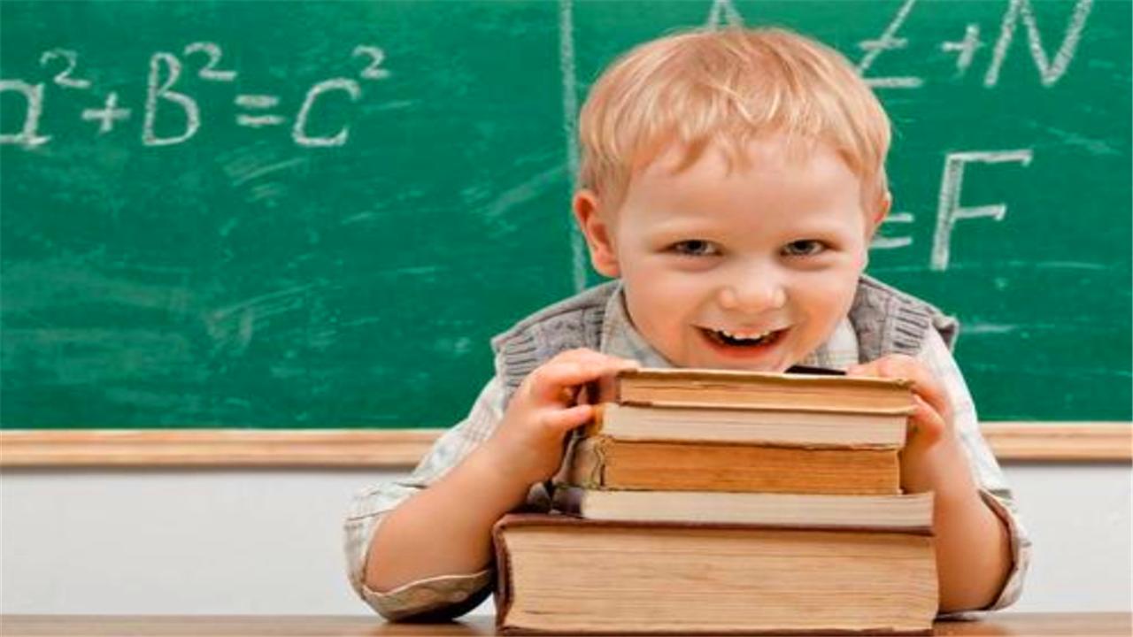 3岁背唐诗有什么好处,3岁多孩子背诗怎么教都不会