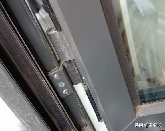 窗户和窗户连接处渗水怎么解决,窗户跟墙缝漏水如何处理