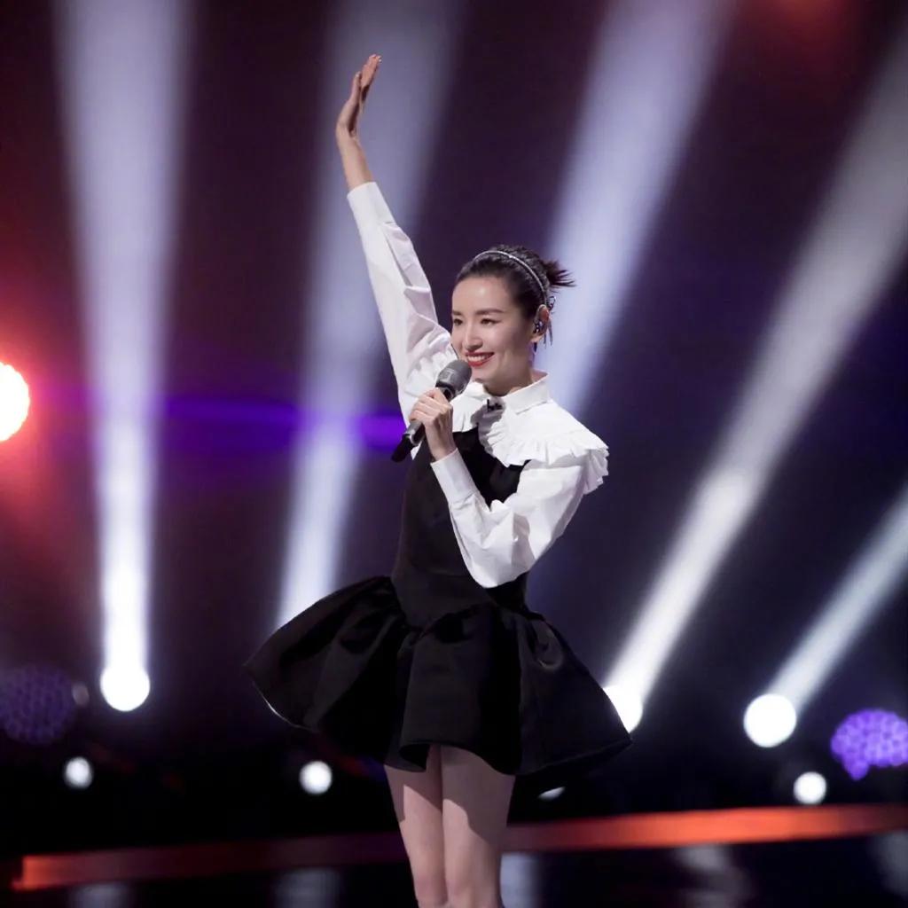 给老公戴绿帽子后，她陷入了万丈深渊……