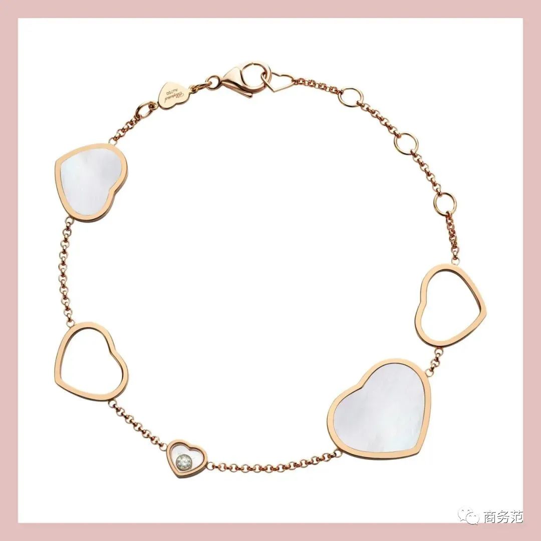 孟晚舟的穿搭首饰,孟晚舟戴的是新款梵克雅宝吗