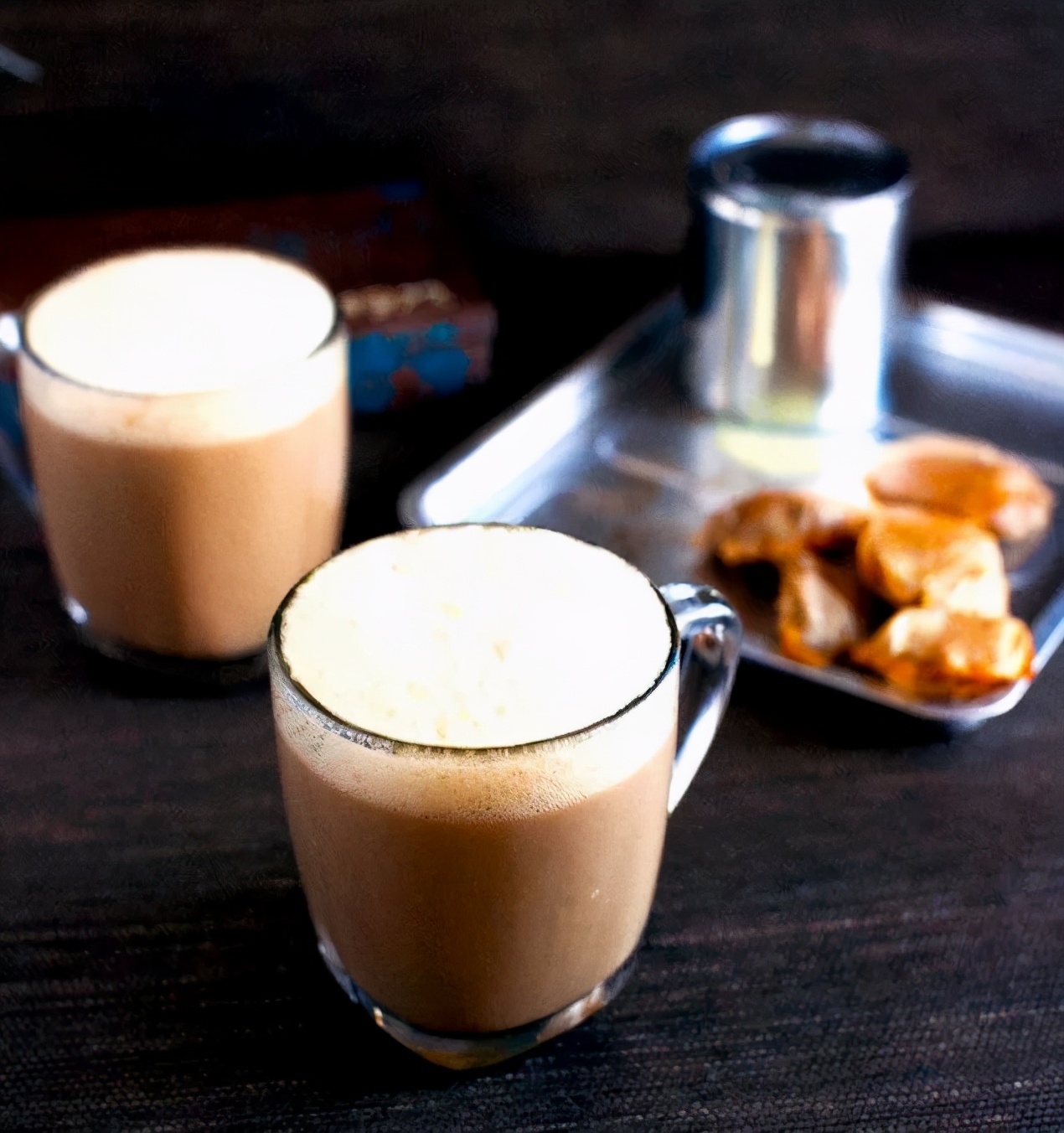 这个用粤语号召大家喝奶茶的男人，霸占了我的群聊