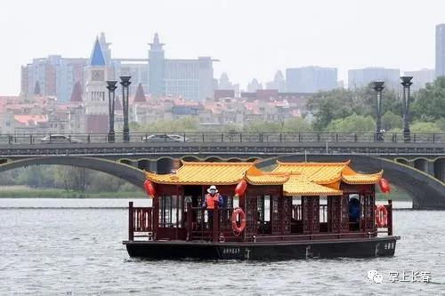 长春南湖画舫夜游,想坐游轮旅游玩