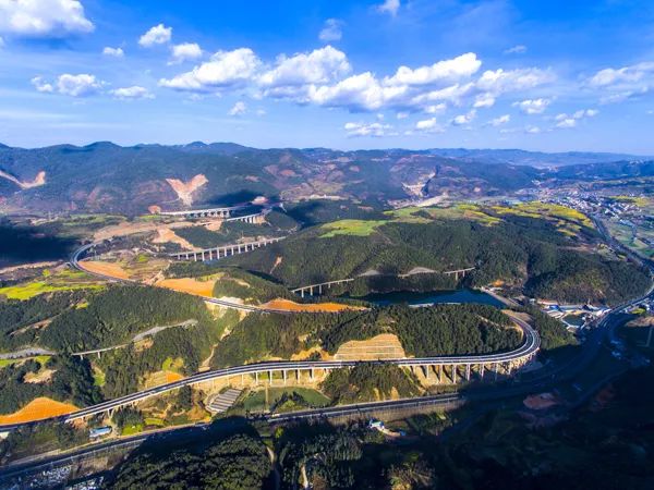 峨石红高速公路红河段进展情况,红河州红河县2024高速规划