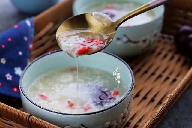 煮银耳的时候怎么能让银耳快出胶,冬季可以怎样吃银耳