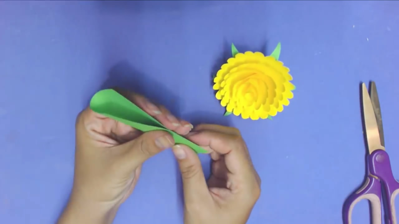 送给妈妈的用剪纸做的花朵手工,剪纸花朵制作教程步骤图解