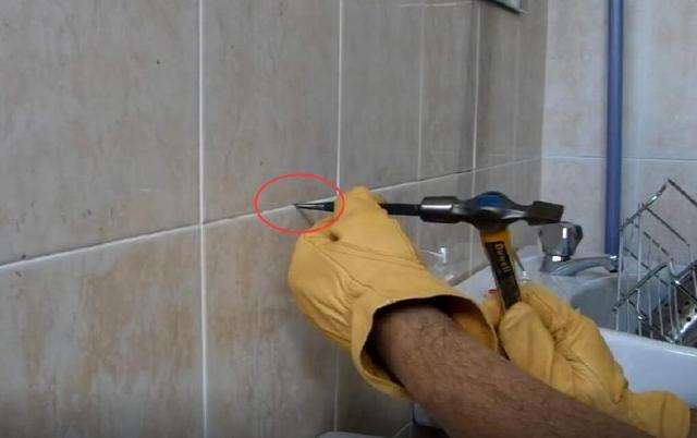 瓷砖钻孔怎么打才不会裂,瓷砖钻孔爆裂怎么办