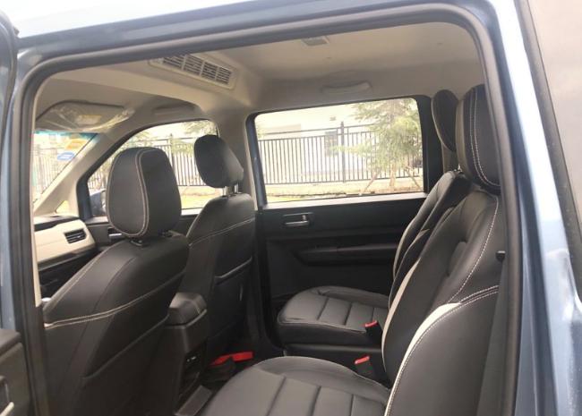 前年看车看到今年，借朋友车借到不好意思，咬牙提台宏光PLUS回家