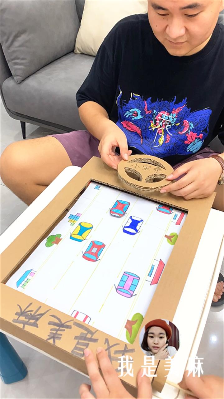 爸爸用纸板做的车,爸爸用纸箱做的变形汽车