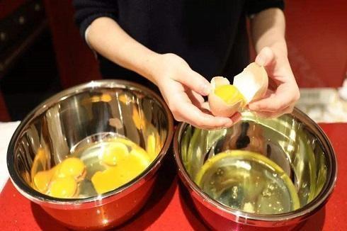 家里没有打蛋器怎样快速打发鸡蛋,家里没有搅拌器如何快速打蛋清
