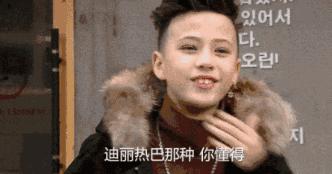 三岁男孩遭亲妈狠踢,3岁孩子被妈妈狠踢现场