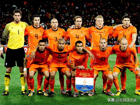 荷兰足球最出名的左右边后卫,世界足坛边锋排行