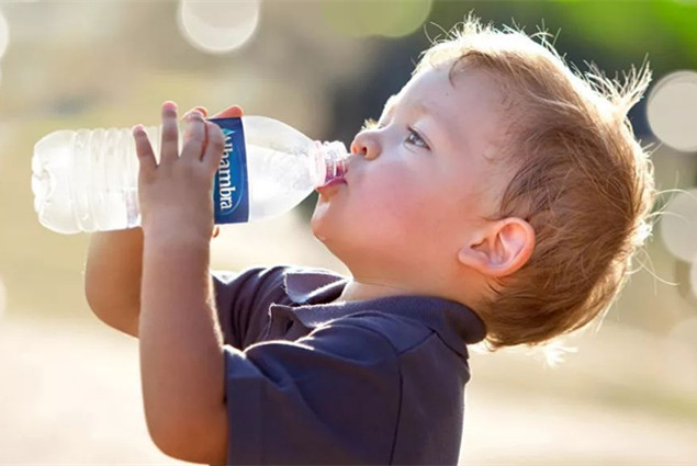 秋冬干燥孩子不爱喝水怎么办,冬季干燥宝宝易上火喝点什么