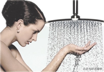 夏天洗澡什么姿势最好,夏天什么水洗澡好
