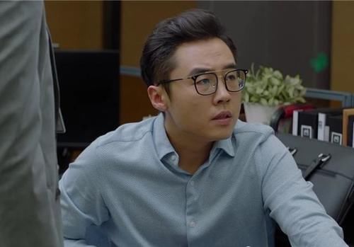 平凡的荣耀：向殷盛超低头的郝帅，让我极为沉重的写下这篇文章