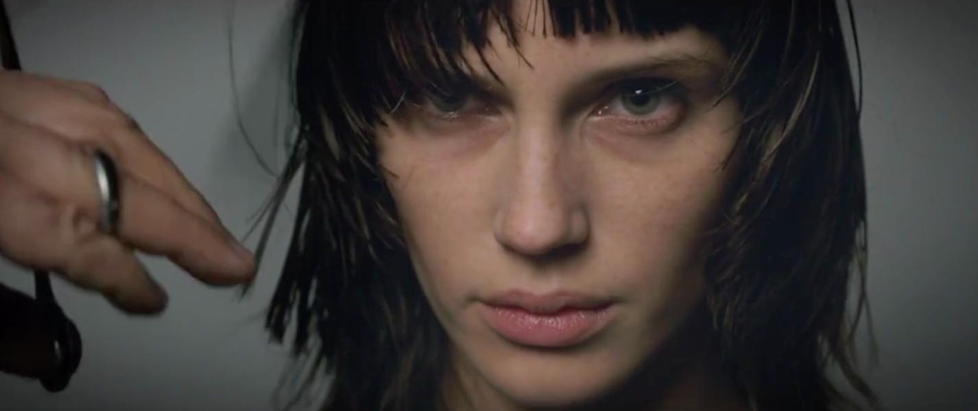 《双面情人》：纷繁欲望下，一场女性的自我探索与心灵救赎