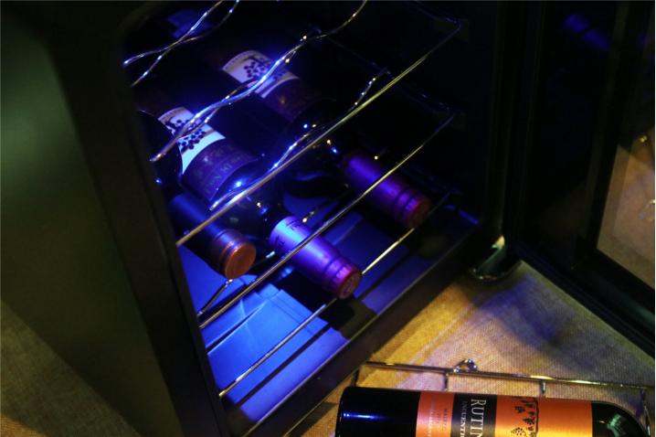 维诺卡夫cwc168a恒温酒柜,不锈钢定制酒柜维诺卡夫