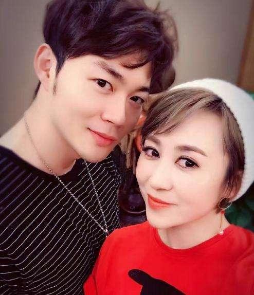 马丽首次晒娃官宣当妈了,现在的马丽是什么样的