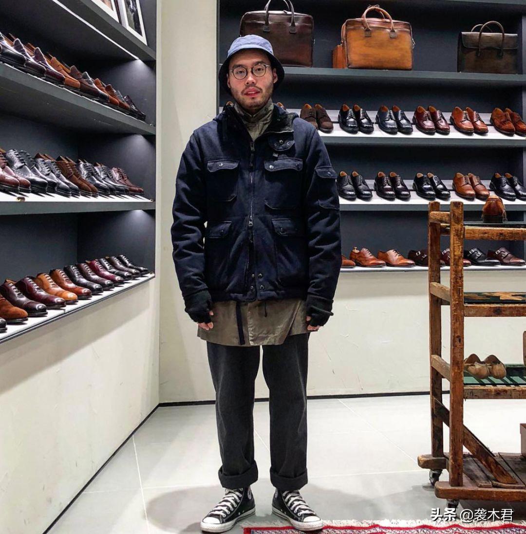 黄黑皮的男生穿什么颜色的衣服,夏天黄黑皮男生美式穿搭短裤