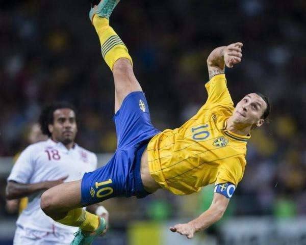 足坛超巨伊布,巅峰伊布和苏牙谁更强