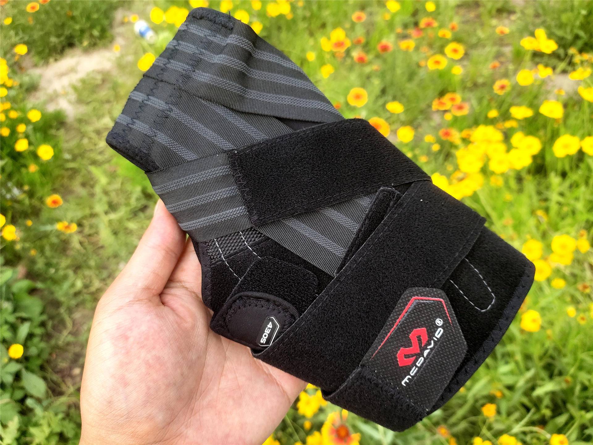 迈克达威护踝可以打球吗,打篮球崴脚后容易崴脚