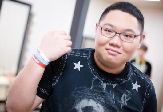 pdd带你看ig冠军皮肤,pdd怒抽1000套ig皮肤