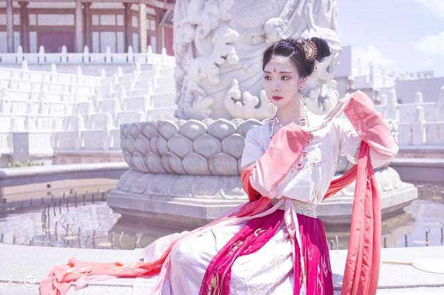 小说：曾经的荡妇变成了纯洁的圣女，只要能等到你，七年算什么