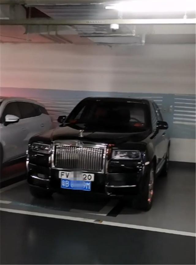 两地牌照库里南,两地牌库里南四座